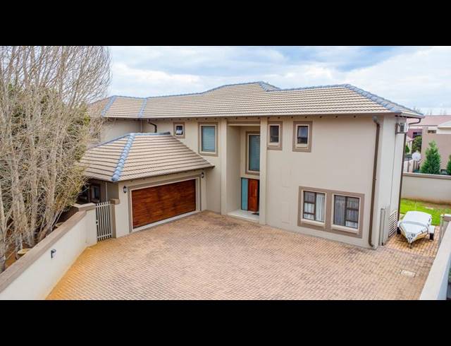 4 BEDROOM HOUSE FOR SALE IN RASLOUW GLEN